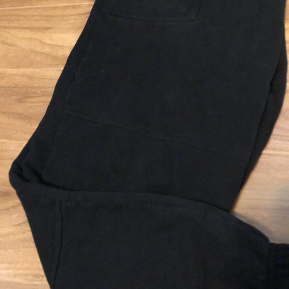 Black Aritzia TNA Boyfriend Cargo Sweatpants - Picture 3 of 4
